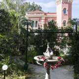 Villa Lucia, edificata tra il 1888 e il 1895 dall�imprenditore Pasquale di Rienzo. L�edificio pass� da diversi proprietari, fin quando nel 1930 fu venduta a tale Giuseppe Lillo, che gli diede il nome di sua moglie, Lucia appunto, le cui cinque lettere svettano in color blu lapislazzulo sulla facciata di color rosa 